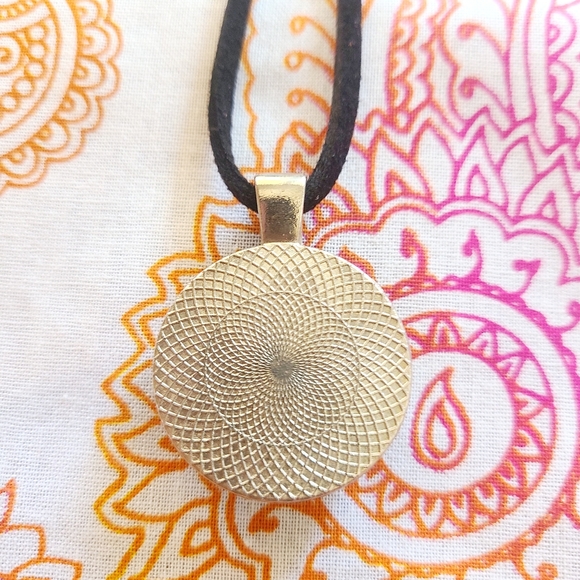 Sacred Geometry Flower Of Life Necklace - Picture 2 of 3